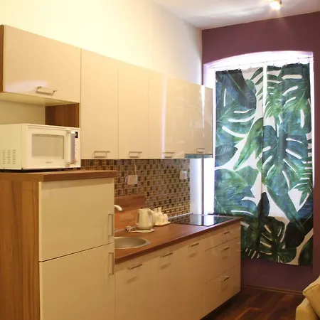 Cozy In Center Of Apartment *