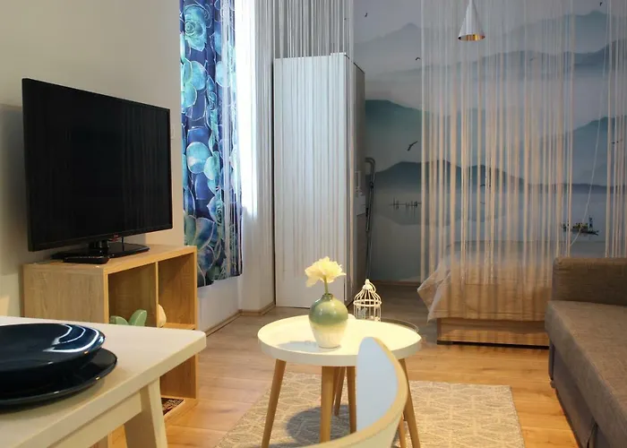 Cozy In Center Of